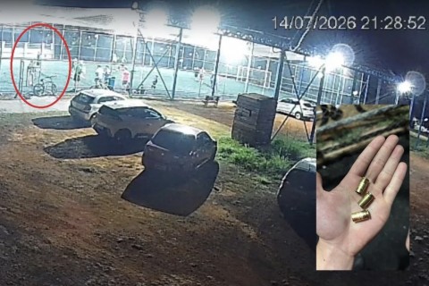 Homem invade campo de futebol e atira para o alto por se incomodar com barulho.