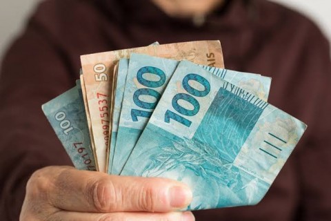 Devido à inflação, real perde 87% do poder de compra: R$100 hoje equivalem a R$ 12,71