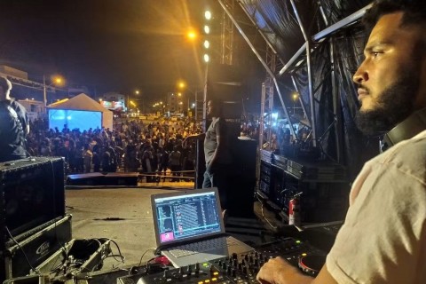 TALENTOS DA QUEBRADA: DJ KAKÁ TRANSFORMA PAIXÃO PELA MÚSICA EM HISTÓRIA NOS EVENTOS DE PARANOÁ E ITAPOÃ