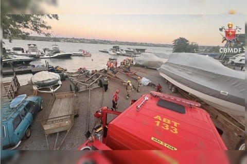 Lancha que pegou fogo no Lago Paranoá levava grupo de Goiânia; quatro pessoas estão em estado grave